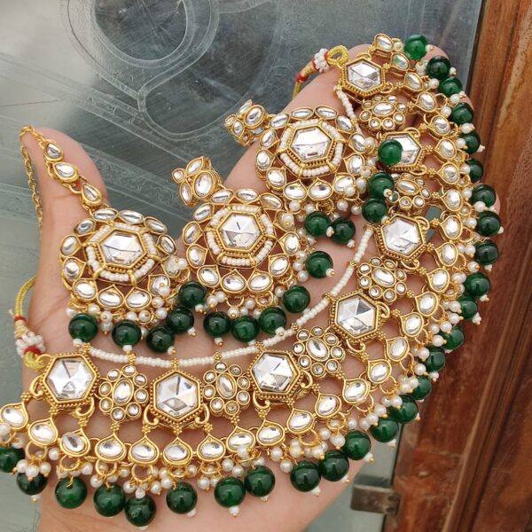 Exquisite Kundan Necklace Set with Matching Earrings & Maang Tikka